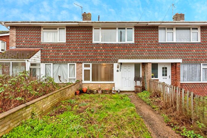 3 Bedroom Semi Detached House For Sale In Hill View Close, Grantham, NG31