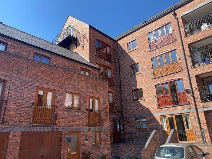 2 Bedroom Flat For Sale In Waterfront Views, Stourport, DY13