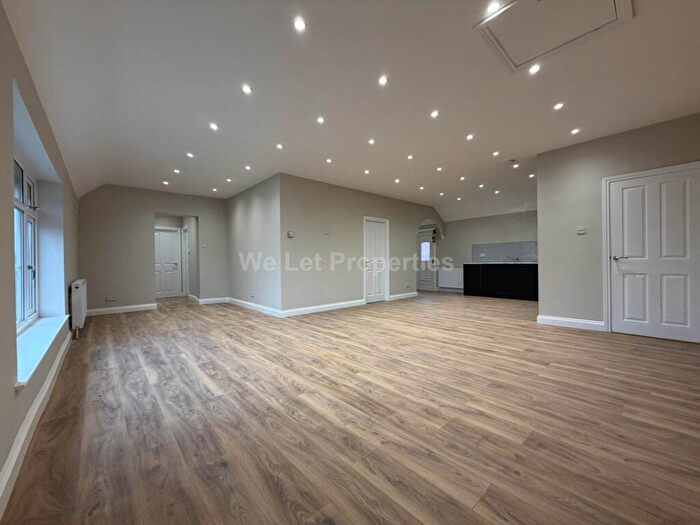 3 Bedroom Apartment To Rent In Warrick Road, Old Trafford, M16