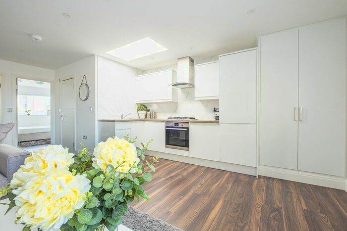 2 Bedroom Flat To Rent In Brondesbury Road, London, NW6