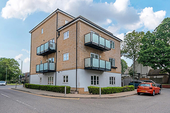 2 Bedroom Apartment For Sale In Talehangers Close, Bexleyheath, DA6