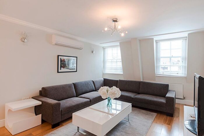 3 Bedroom Flat To Rent In Baker Street, Marylebone, London, W1U