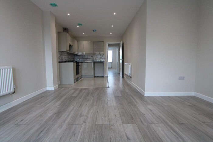 1 Bedroom Flat To Rent In London Road, Mitcham, Greater London, CR4