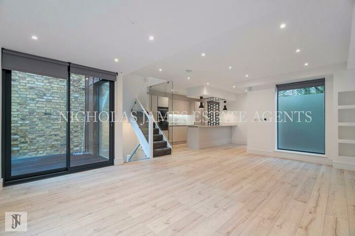 3 Bedroom Mews To Rent In Camden Mews, Camden, London, NW1