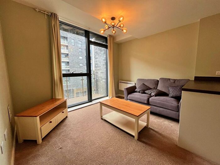 2 Bedroom Flat To Rent In Potato Wharf, Manchester, M3