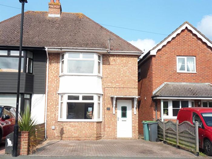 3 Bedroom House For Sale In Mill Hill Road, Cowes, PO31