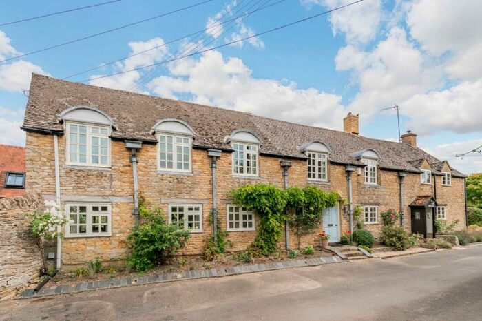 4 Bedroom Semi-Detached House For Sale In Broad Street, Long Compton, Shipston-on-Stour, Warwickshire, CV36