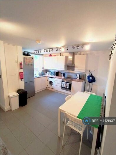 4 Bedroom Maisonette To Rent In Lockwood Square, London, SE16