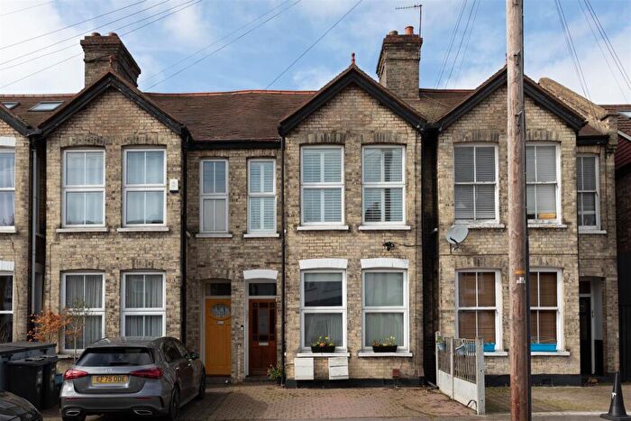 2 Bedroom Apartment For Sale In Carnarvon Road, South Woodford, E18