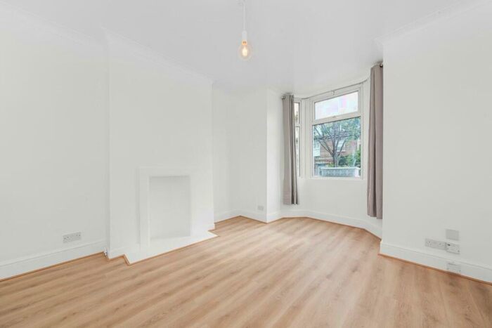 1 Bedroom Apartment To Rent In Queen Mary Road, Upper Norwood, London, SE19