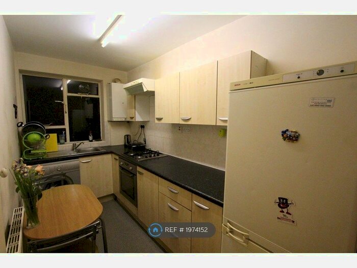 2 Bedroom Flat To Rent In Rosebank, London, SE20