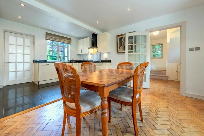 3 Bedroom Semi-Detached House To Rent In Oakwood Road, London, NW11