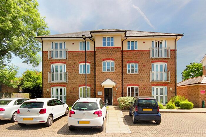 1 Bedroom Flat To Rent In Snowfleck House, UB6