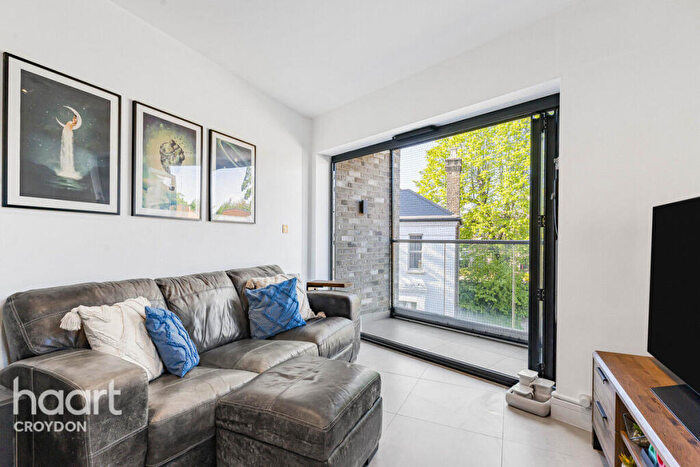 1 Bedroom Flat For Sale In Blunt Road, South Croydon, CR2