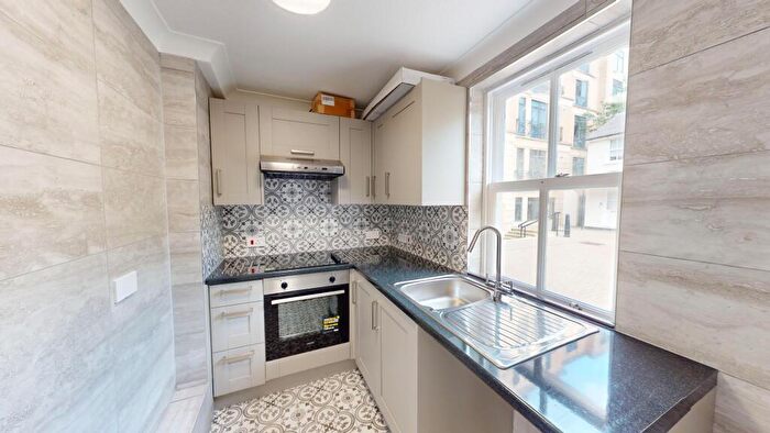 Flat To Rent In Russel Mews, Brighton, BN1