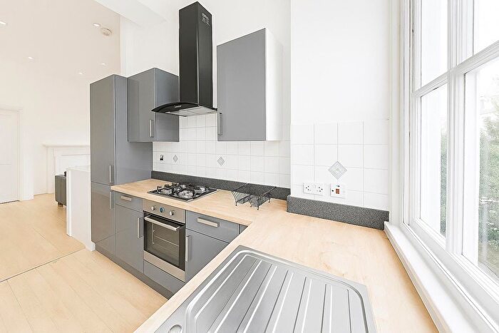 2 Bedroom Flat To Rent In Earls Court Road, London, W8