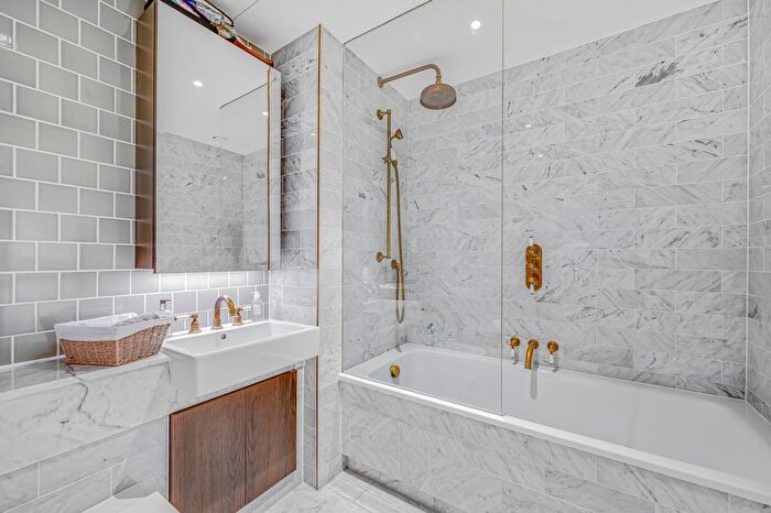 2 Bedroom Flat To Rent In West Hampstead Square, London, NW6