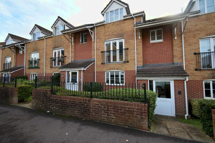 2 Bedroom Apartment To Rent In Clarence Road, Kingswood, Bristol, BS15