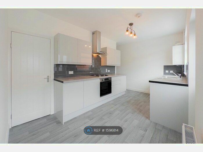 2 Bedroom Terraced House To Rent In Stratford Avenue, Oldham, OL8