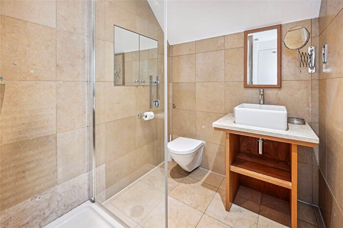 2 Bedroom Maisonette For Sale In Grosvenor Road, London, SW1V