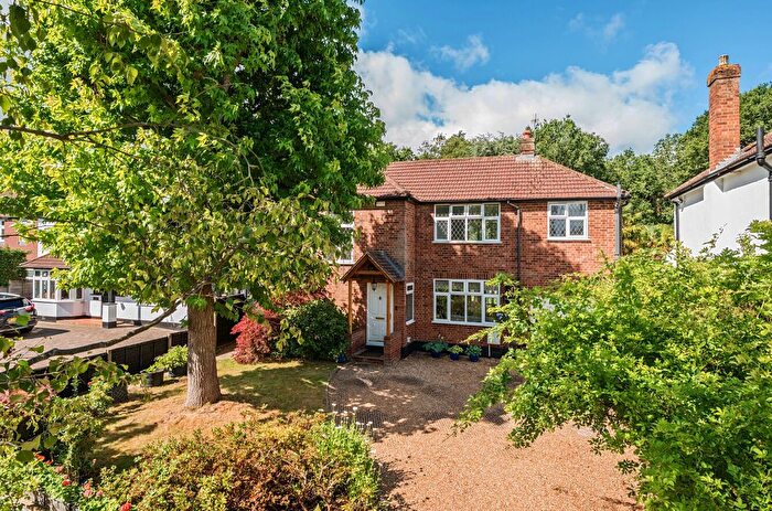 3 Bedroom Detached House For Sale In Woking, Surrey, GU21