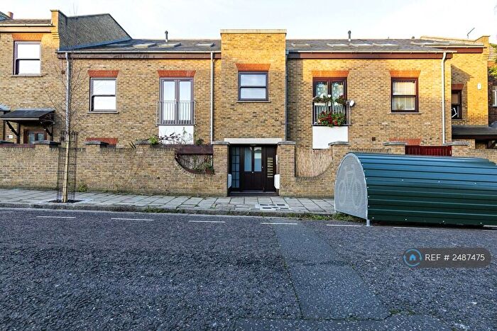 2 Bedroom Flat To Rent In Chelmer Road, London, E9