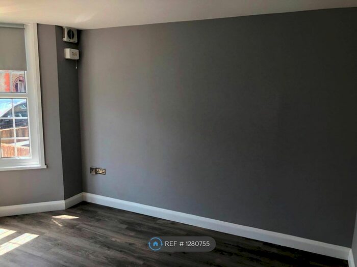 Studio To Rent In West Drayton, West Drayton UB7