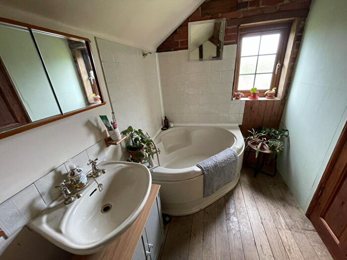 2 Bedroom Cottage To Rent In Ingatestone, CM4