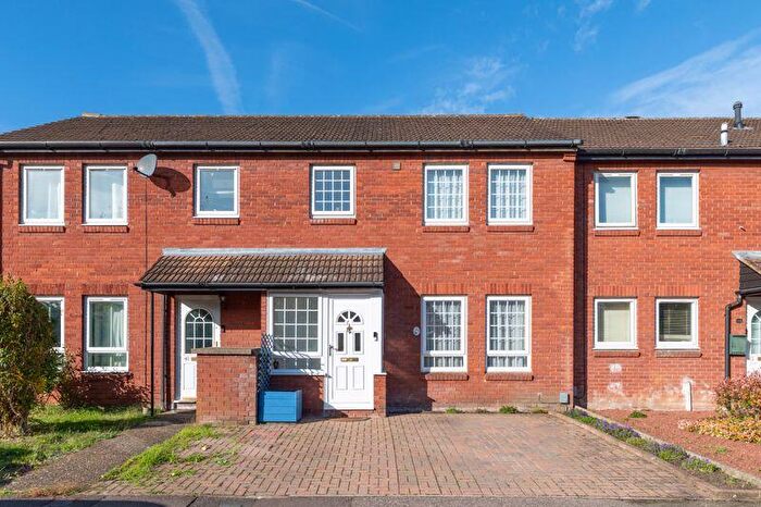 3 Bedroom Terraced House For Sale In St. Etheldredas Drive, Hatfield, AL10