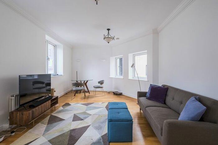 2 Bedroom Flat To Rent In Trinity Square, London, EC3N
