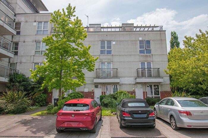 4 Bedroom Terraced House For Sale In Darnall Road, Leicester, LE2