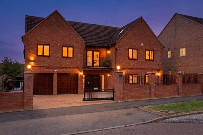 6 Bedroom Detached House For Sale In Ashford Crescent, Grange Farm, MK8