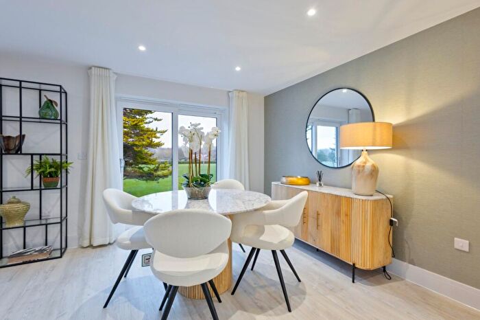 2 Bedroom Apartment For Sale In South Road, Hythe, Kent, CT21