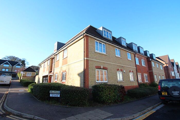 2 Bedroom Flat To Rent In Wellsfield, Bushey, WD23