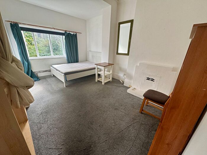 1 Bedroom Flat To Rent In Brackenbury Gardens, London, W6