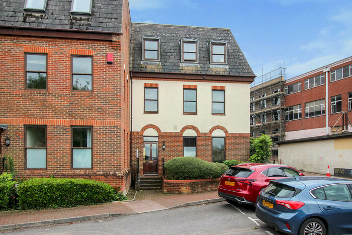 2 Bedroom Apartment To Rent In Little London Court, Old Town, Swindon, SN1