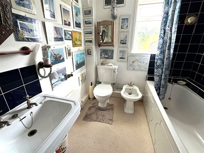 3 Bedroom Bungalow For Sale In Lankelly Lane, Fowey, PL23
