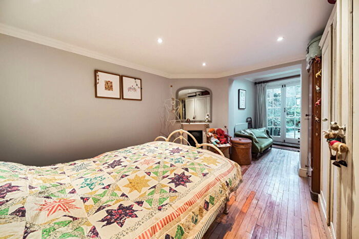 2 Bedroom Flat For Sale In Kennington Road, London, SE11