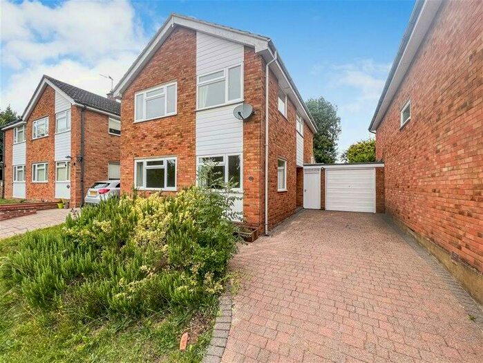 4 Bedroom Detached House To Rent In Derwent Road, Harpenden, AL5