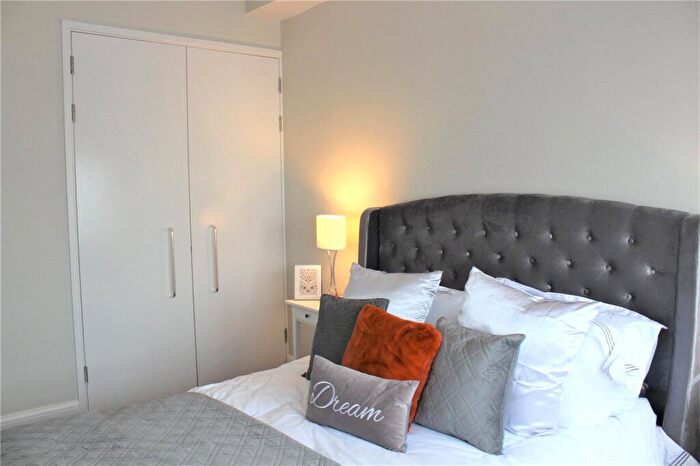 2 Bedroom Apartment To Rent In City Road, Old Street, London, EC1V