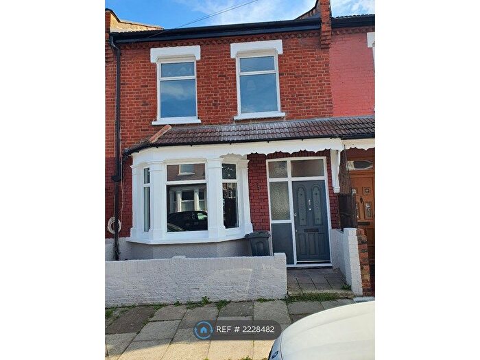 3 Bedroom End Of Terrace House To Rent In Aylett Road, Isleworth, TW7