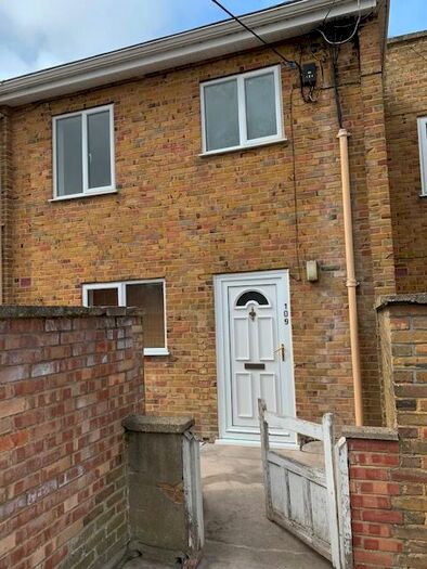 2 Bedroom Maisonette To Rent In High Street, Westbury, BA13