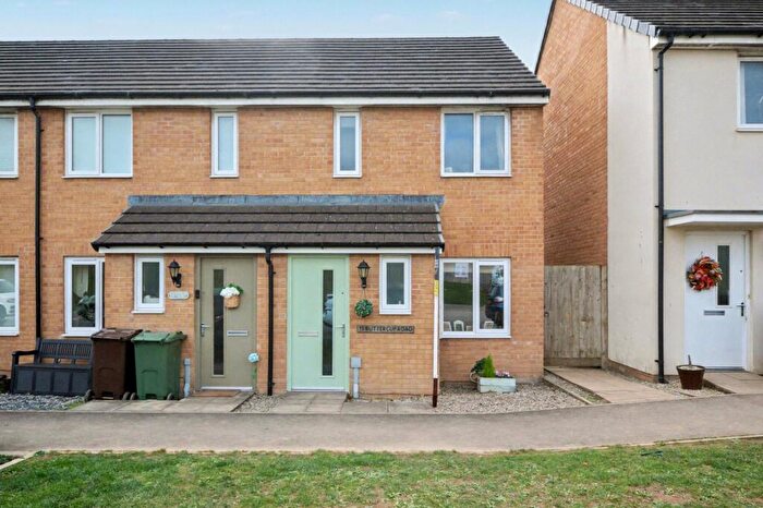 2 Bedroom End Of Terrace House For Sale In Buttercup Road, Plymouth, Devon, PL6