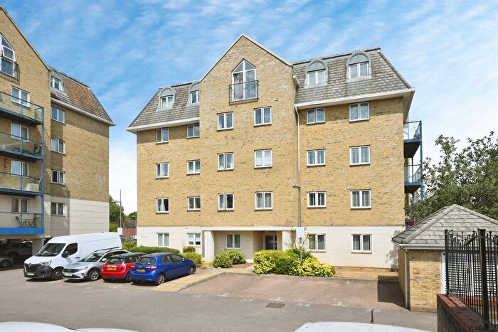 2 Bedroom Flat For Sale In Taverners Way, Hoddesdon, EN11