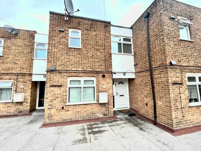 2 Bedroom Flat To Rent In Alfreton Road, Nottingham, NG7