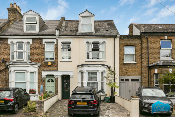 4 Bedroom Terraced House To Rent In Parkhurst Road, Friern Barnet, London, N11