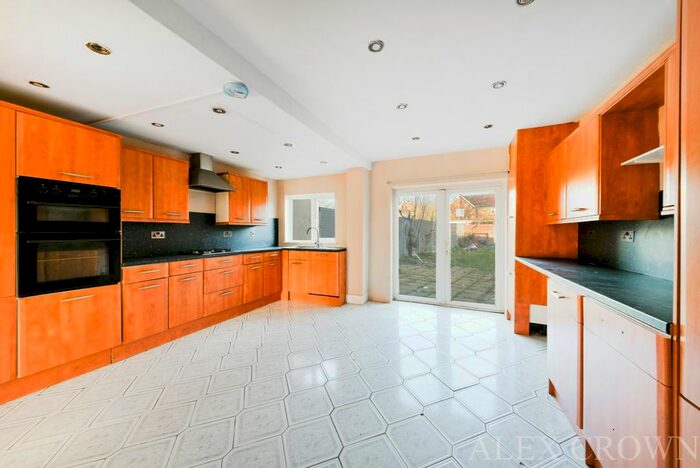 4 Bedroom Terraced House To Rent In High Street, Enfield, EN3