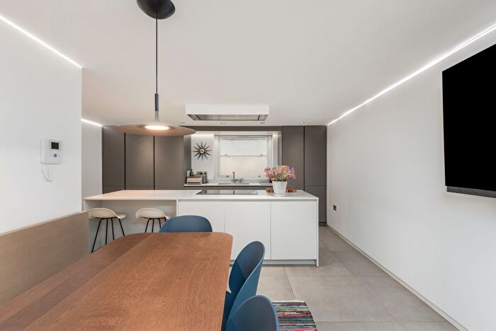 3 Bedroom Property To Rent In Groom Place, Belgravia, London, United Kingdom, SW1X