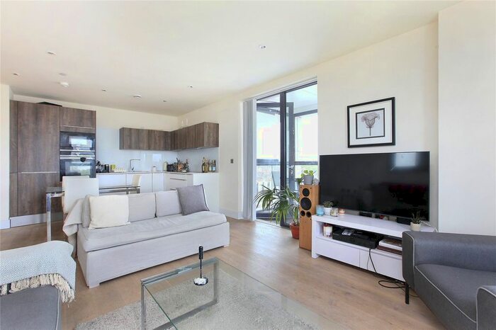 2 Bedroom Flat To Rent In Lockington Road, Battersea Exchange, SW8