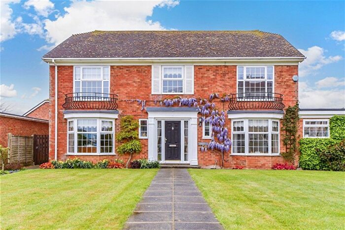 4 Bedroom Detached House For Sale In Fisher Close, Hythe, Kent, CT21